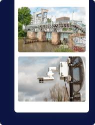 Pont-levis ancien avec système de barrage et caméra de surveillance