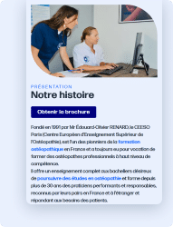Deux femmes travaillant sur un ordinateur dans un bureau.